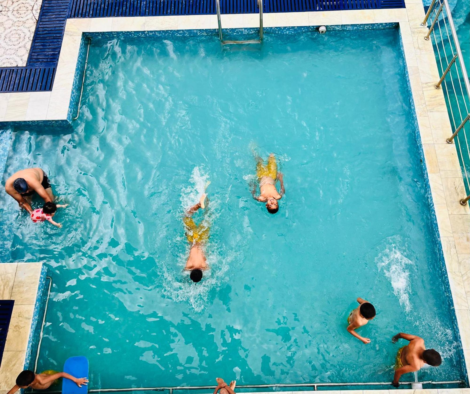 Hotel Waterland Aiju Bagian luar foto